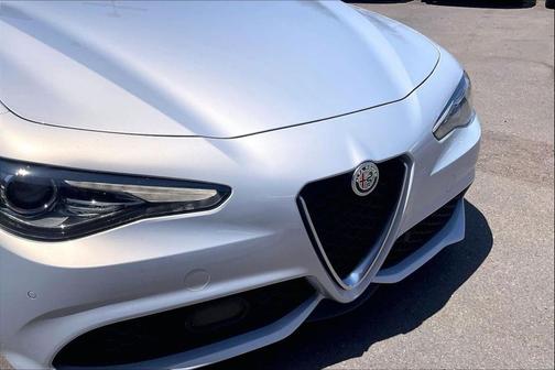 Moonlight Gray Metallic 2022 Alfa Romeo Giulia Ti