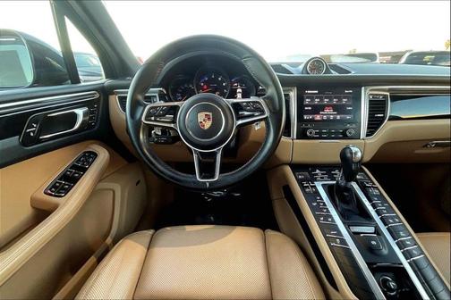 Night Blue Metallic 2018 Porsche Macan Macan