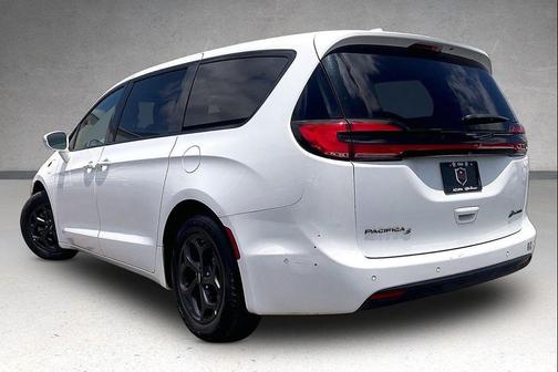 Bright White Clearcoat 2022 Chrysler Pacifica Hybrid Limited
