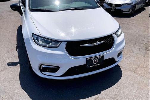 Bright White Clearcoat 2024 Chrysler Pacifica Hybrid Select