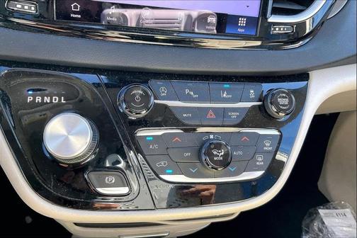 Bright White Clearcoat 2021 Chrysler Pacifica Touring L