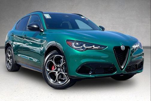 Verde Fangio Metallic 2025 Alfa Romeo Stelvio Sprint AWD
