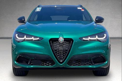 Verde Fangio Metallic 2025 Alfa Romeo Stelvio Sprint AWD