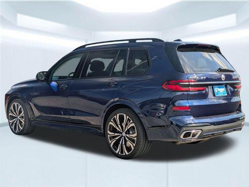 2023 BMW X7 M60i