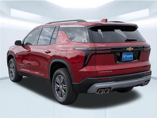 Radiant Red Tintcoat 2026 Chevrolet Traverse LT