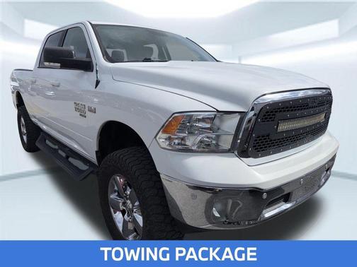 Bright White Clearcoat 2019 RAM 1500 Big Horn