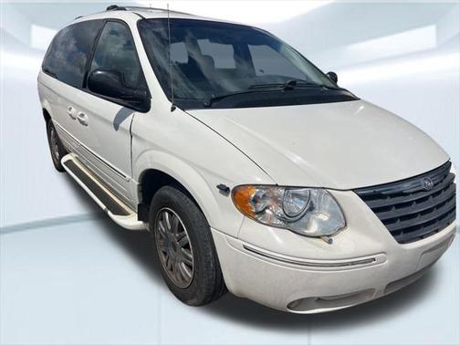 2005 Chrysler Town & Country Limited