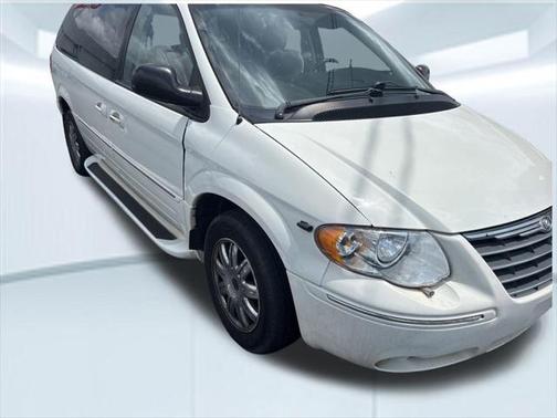 2005 Chrysler Town & Country Limited