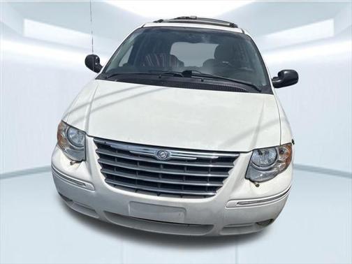 2005 Chrysler Town & Country Limited