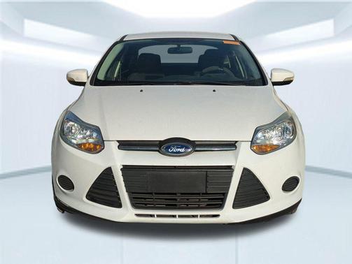 OXFORD WHITE 2013 Ford Focus SE