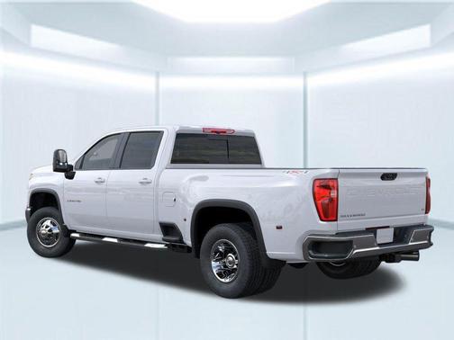 Summit White 2026 Chevrolet Silverado 3500 LT