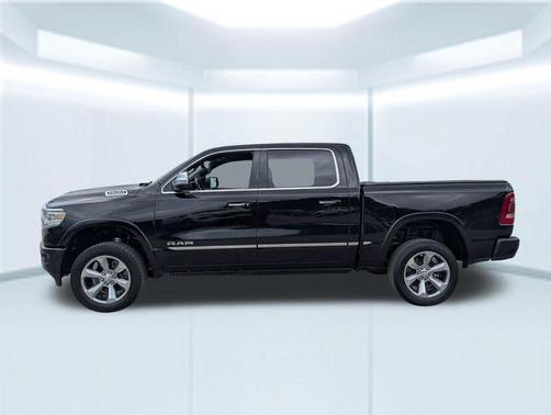 Diamond Black Crystal Pearlcoat 2022 RAM 1500 Limited