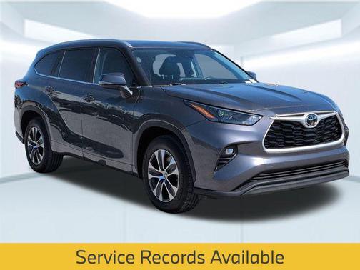 Magnetic Gray Metallic 2023 Toyota Highlander XLE