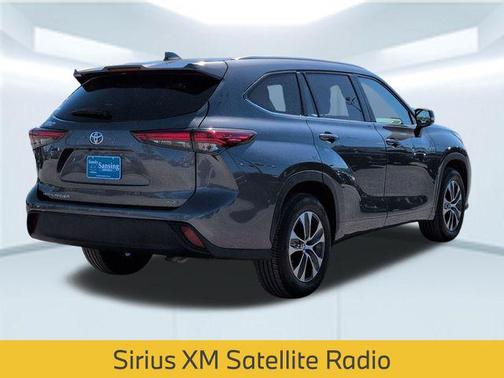 Magnetic Gray Metallic 2023 Toyota Highlander XLE