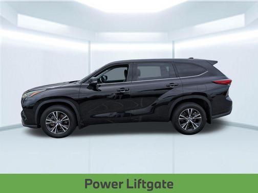 Opulent Amber 2022 Toyota Highlander LE