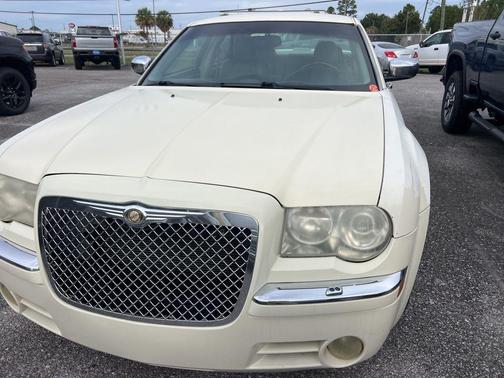 2005 Chrysler 300C Base