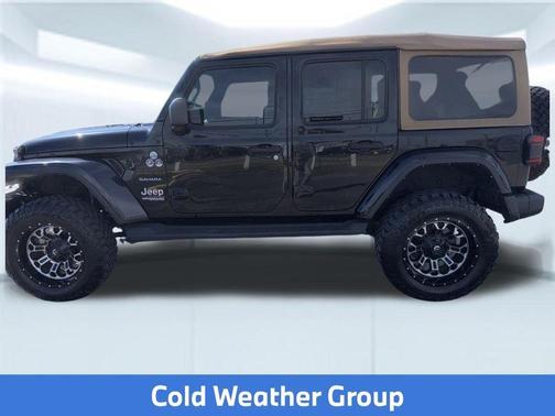 Black Clearcoat 2022 Jeep Wrangler Unlimited Sahara