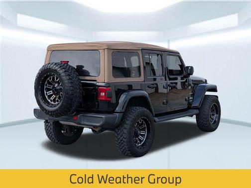 Black Clearcoat 2022 Jeep Wrangler Unlimited Sahara