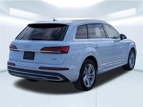 2022 Audi Q7 45 Premium Plus