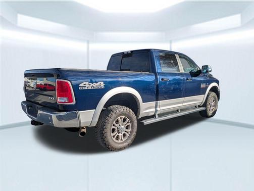 2017 RAM 2500 Laramie Crew Cab 4x4 6'4' Box