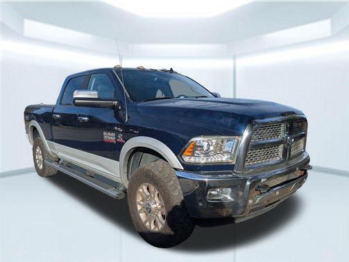 2017 RAM 2500 Laramie Crew Cab 4x4 6'4' Box