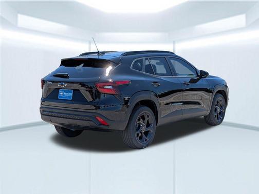 Mosaic Black Metallic 2026 Chevrolet Trax LT