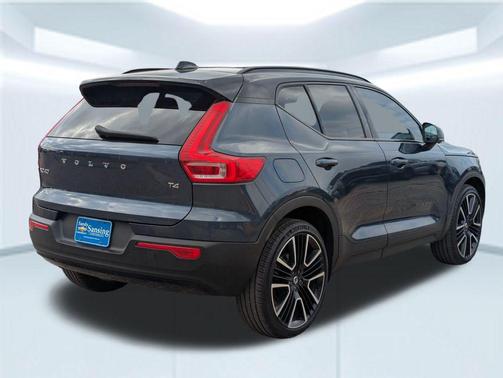 2022 Volvo XC40 T4 R-Design