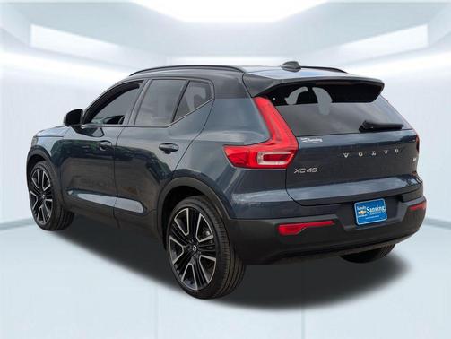 2022 Volvo XC40 T4 R-Design