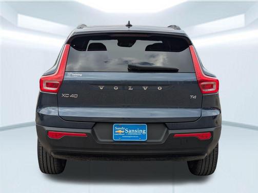 2022 Volvo XC40 T4 R-Design