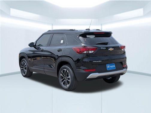 Mosaic Black Metallic 2026 Chevrolet Trailblazer LT