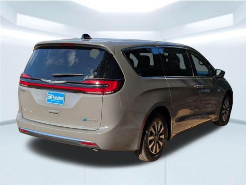 2025 Chrysler Pacifica Hybrid Select