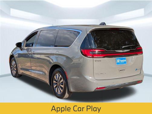 2025 Chrysler Pacifica Hybrid Select