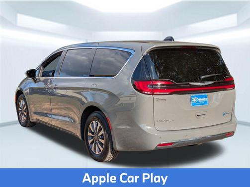 2025 Chrysler Pacifica Hybrid Select