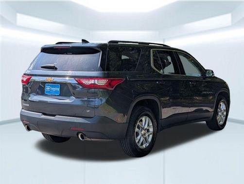 Graphite Metallic 2019 Chevrolet Traverse LT Cloth