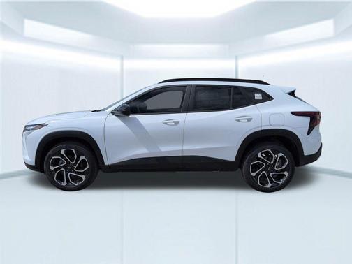 Summit White 2026 Chevrolet Trax FWD 2RS
