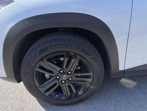 Summit White 2025 Chevrolet Trax FWD ACTIV