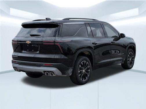 Mosaic Black Metallic 2026 Chevrolet Traverse LT