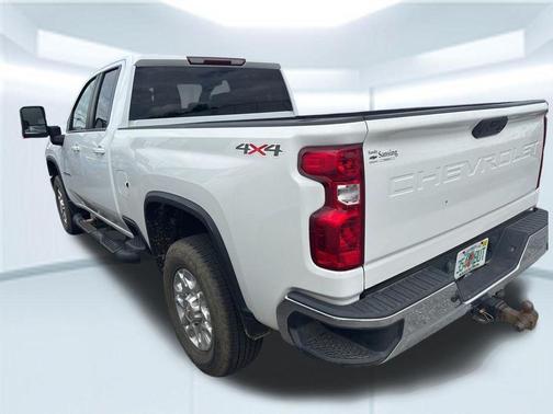 Summit White 2022 Chevrolet Silverado 2500 LT
