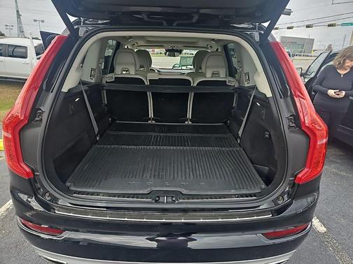2021 Volvo XC90 T5 Momentum