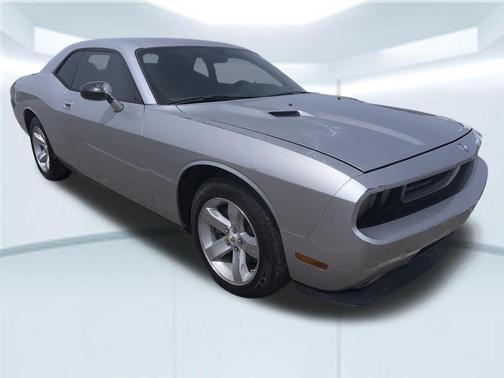 Bright Silver Metallic Clearcoat 2009 Dodge Challenger SE