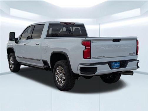 Polar White Tricoat 2026 Chevrolet Silverado 2500 High Country