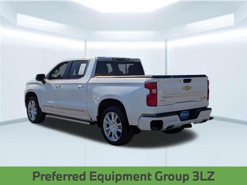 Iridescent Pearl Tricoat 2024 Chevrolet Silverado 1500 High Country