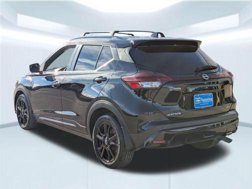 2022 Nissan Kicks SR