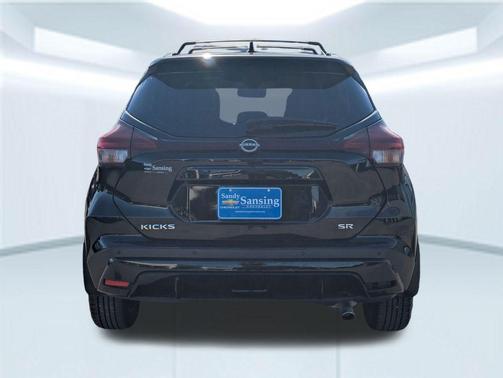 2022 Nissan Kicks SR