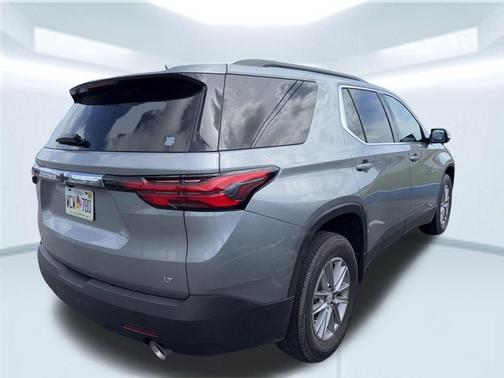 Sterling Gray Metallic 2023 Chevrolet Traverse LT Cloth