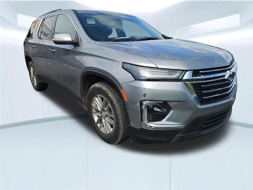 Sterling Gray Metallic 2023 Chevrolet Traverse LT Cloth