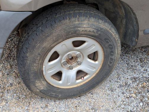 2004 Ford Explorer XLS