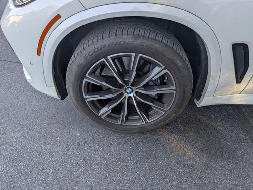 2022 BMW X5 M50i