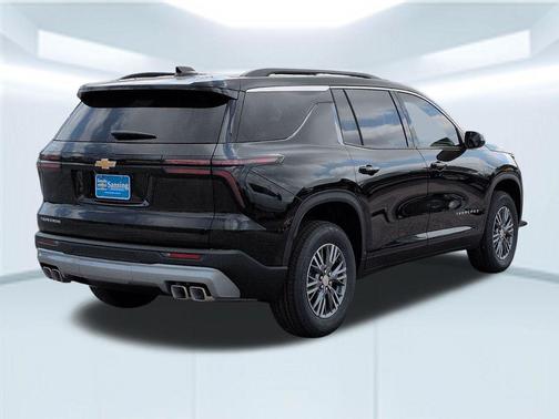 Mosaic Black Metallic 2026 Chevrolet Traverse LT
