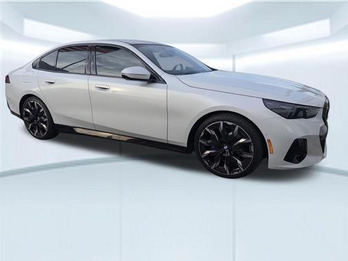 Mineral White Metallic 2025 BMW 530 530i